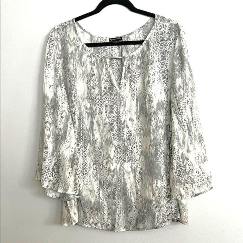 New Directions Gray and White Patterned Blouse